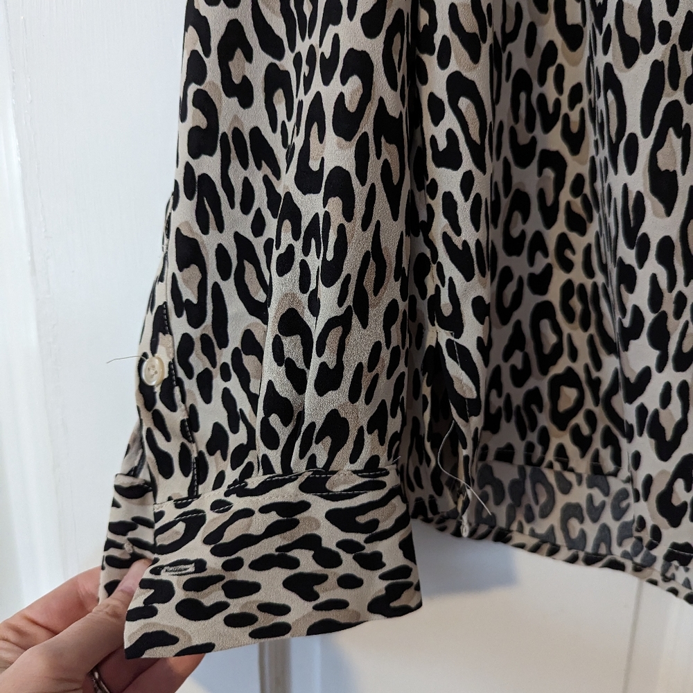 Dana Buchman leopard print button down blouse size L - Picture 3 of 3